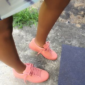 ****SOLD*****. SUEDE PUMA SALMON/PINK WOMENS